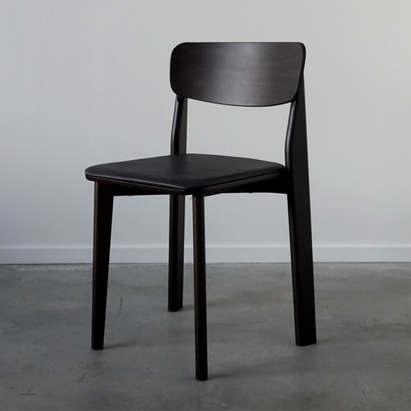 Ahlen chair leather seat