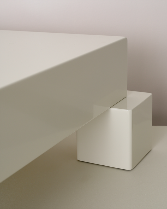 Display coffee table 90x90x30cm