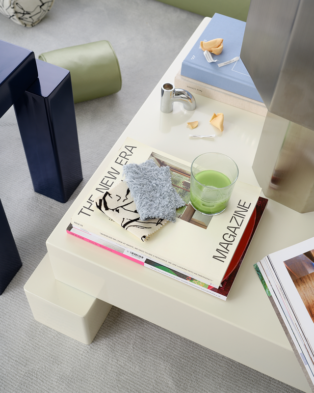 Display coffee table 90x90x30cm